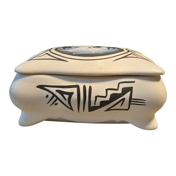 Rosa Dine Vintage Navajo Clay Lidded Trinket Box The End of the Trail - Picture 5 of 8